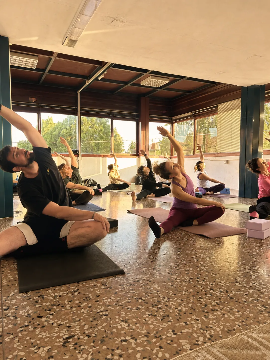 Gruppo durante una lezione di yoga